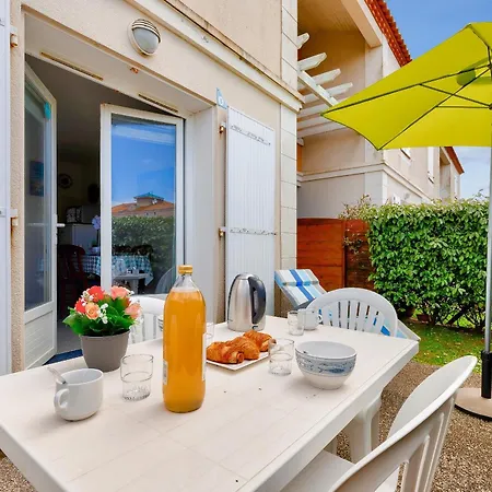 150m De La - Piscine Communautaire *