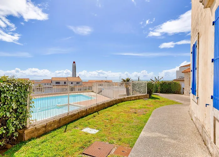 150m De La - Piscine Communautaire شقة *