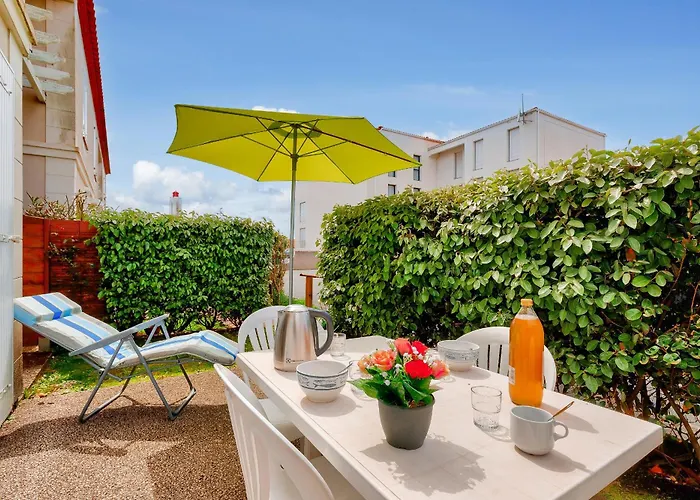 Au Pied Du Sémaphore *